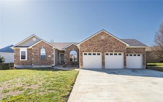 2250 Valley View Dr, Tonganoxie, KS 66086