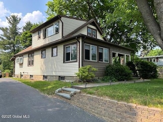 92 Fiddlers Ln, Latham, NY 12110