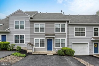 52 Courtyard Dr, Carlisle, PA 17013