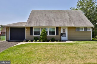 17 Candle Rd, Levittown, PA 19057