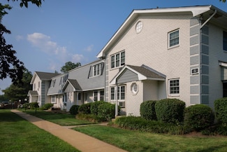 23 Weaver Dr Unit 14-5B, Massapequa, NY 11758