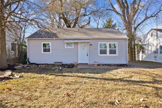 3733 Wright Ave, Saint Ann, MO 63074