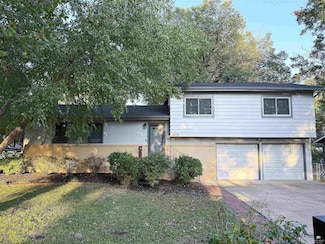 1408 Nichols St, Manhattan, KS 66503