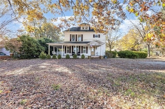 334 E Swannanoa Ave, Liberty, NC 27298