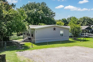 327 Whispering Oaks Trail, Mabank, TX 75156