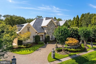 8305 Fox Haven Dr, McLean, VA 22102