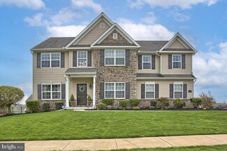 308 Braddock Dr, Etters, PA 17319