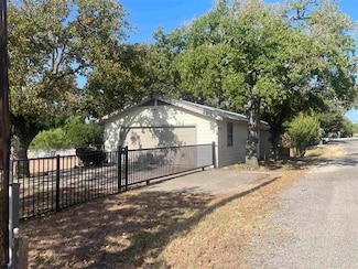 1423 Betke St, Tow, TX 78672