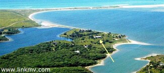 216 Middle Point Rd, Vineyard Haven, MA 02568