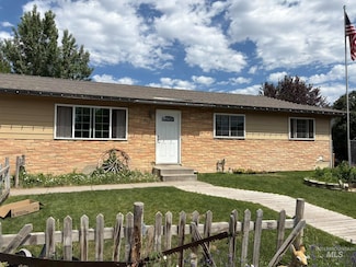 636 Spruce Cir, Gooding, ID 83330