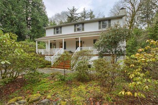 17135 Kinnear Rd NE, Bainbridge Island, WA 98110