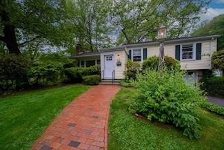 83 Darling St, Warwick, RI 02886