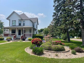 711 Park St, Jackson, MN 56143