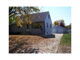 25 24th Ave SW, Cedar Rapids, IA 52404