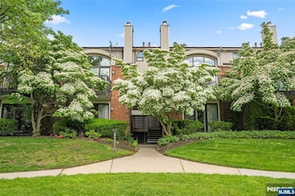 9 Carlyle Ct Unit 4I, Teaneck, NJ 07666