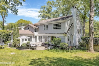 4 Bramble Ln, Riverside, CT 06878