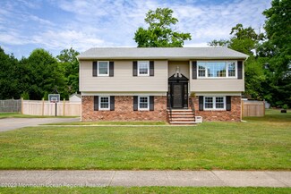 24 Hutchinson Dr, Port Monmouth, NJ 07758