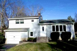 66 Garden Ave, Franklin Park, NJ 08823