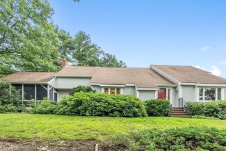 10 Pilgrim Ln, Medfield, MA 02052