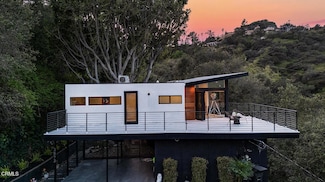 3873 Hampstead Rd, La Canada Flintridge, CA 91011