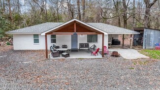 708 E Wayside Rd, Woodville, MS 39669
