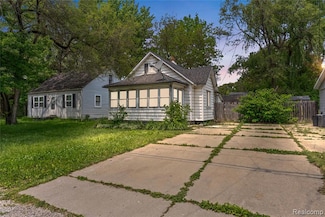 3120 Stratford St, Flint, MI 48504
