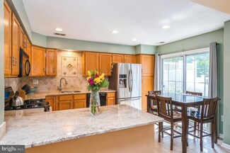404 Pebble Creek Ct, Pennington, NJ 08534