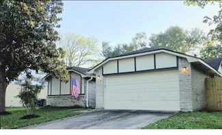 1126 E Brompton Dr, Pearland, TX 77584