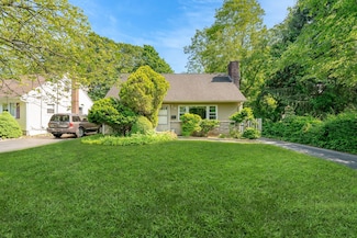 20 W 18th St, Huntington Station, NY 11746