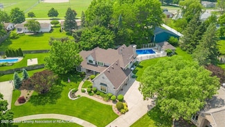 682 Parkview Cir, Saint Johns, MI 48879