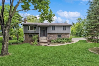 551 Townes Rd, Wayzata, MN 55391