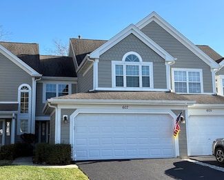 607 Kingsbridge Dr, Carol Stream, IL 60188