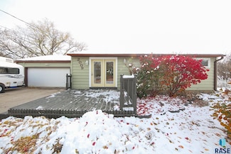 2009 E 30th St N, Sioux Falls, SD 57104