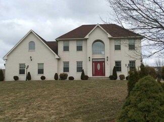 106 Manor Ct, Butler, PA 16001