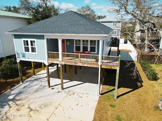 107 SE 21st St, Oak Island, NC 28465