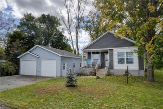 12 Gwyn Ln, Bloomfield, NY 14469