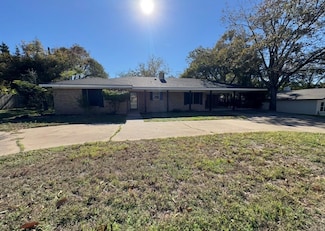 1225 Lake Terrace Dr, Elgin, TX 78621