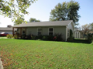104 Poplar Ct, Hebron, IN 46341