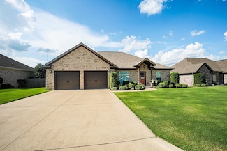 135 Fox Loop, Muscle Shoals, AL 35661