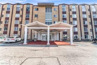 25735 Lorain Rd Unit 307, North Olmsted, OH 44070