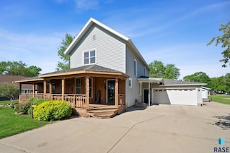 1013 N Blue Mound Ave, Luverne, MN 56156
