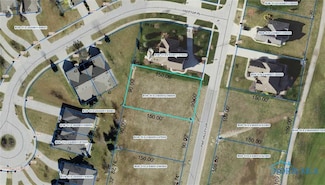 848 Pine Valley Dr, Bowling Green, OH 43402
