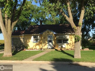120 4th St NE, Buffalo Center, IA 50424
