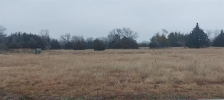 12 Monarch Ln, Hutchinson, KS 67502
