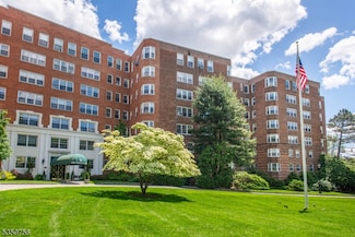 10 Crestmont Rd Unit 3F, Montclair, NJ 07042