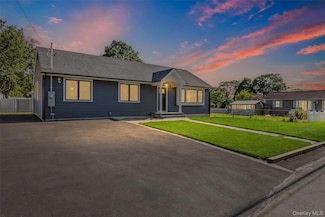 28 E 6th St, Patchogue, NY 11772