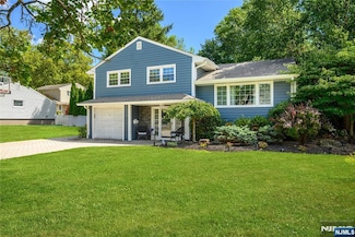 624 West Dr, Paramus, NJ 07652