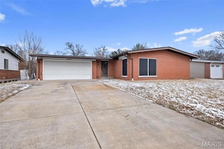 3005 Parker Rd, Florissant, MO 63033