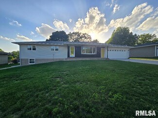 303 Scenic St, Morrison, IL 61270
