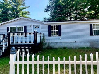 27 Sandy Pines Trailer Park, Keeseville, NY 12944